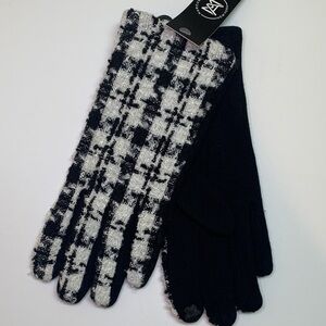 Elegant Monochrome Patterned Gloves